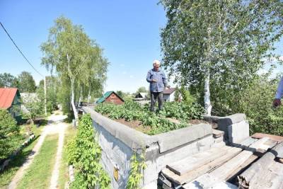 Пенсионер вырастил на крыше гаража ранний урожай картофеля - sadogorod.club - Виноград - Екатеринбург