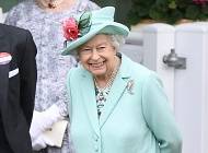принц Филипп - королева Елизавета - Елизавета II (Ii) - В ярком наряде и с ослепительной улыбкой: королева Елизавета на скачках в Аскоте - cosmo.com.ua
