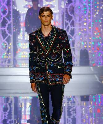 Стефано Габбан - 96 безупречных костюмов (и не только) в новой мужской коллекции Dolce & Gabbana - elle.ru