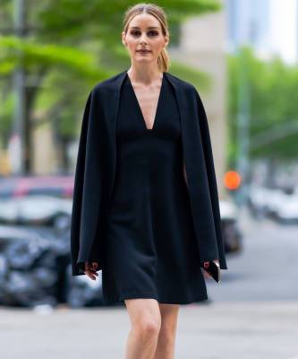 Оливия Палермо - Маленькое черное платье-кейп: элегантный образ Оливии Палермо - elle.ru