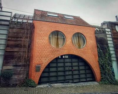 Мужчина создал необычный проект и фотографирует нелепую архитектуру - flytothesky.ru - Бельгия