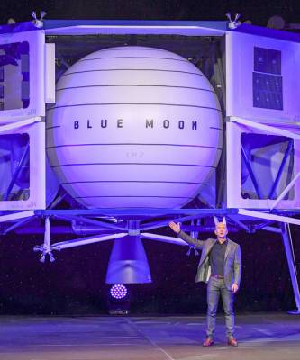 Джефф Безос - Марк Безос - Будущее уже наступило: Джефф Безос станет первым космическим туристом и отправится в полет уже 20 июля - elle.ru