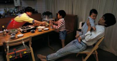 В Японии мужчин будут отправлять в обязательный декрет отпуск - womo.ua - Япония
