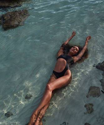 Кэндис Свейнпол - Идеальный купальник, который можно носить не только на пляж: показывает Кэндис Свейнпол - elle.ru