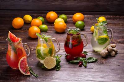 Какие напитки помогут легче переносить летний зной? - shkolazhizni.ru