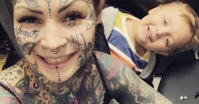 Многодетная мать покрыла все тело татуировками и стала звездой Instagram - wmj.ru - Финляндия