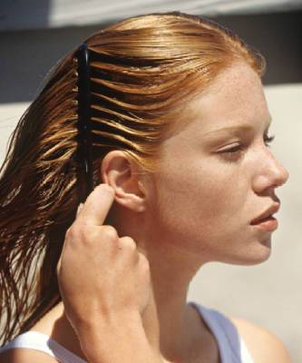 Что происходит с волосами летом и как защитить их от солнца? - elle.ru