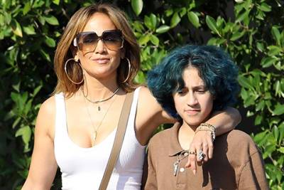 Дженнифер Лопес - Бен Аффлек - Jennifer Lopez - Дженнифер Лопес заметили с дочерью Эммой на шопинге в Лос-Анджелесе - spletnik.ru - Лос-Анджелес