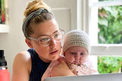 Amber Heard - Уна Пейдж - Эмбер Херд опубликовала новую фотографию с трехмесячной дочерью - spletnik.ru