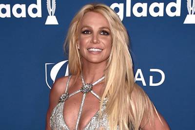 Бритни Спирс - Britney Spears - Бритни Спирс отказалась выступать на сцене, пока ее жизнь и карьеру контролирует отец. Досталось от певицы и ее сестре - spletnik.ru