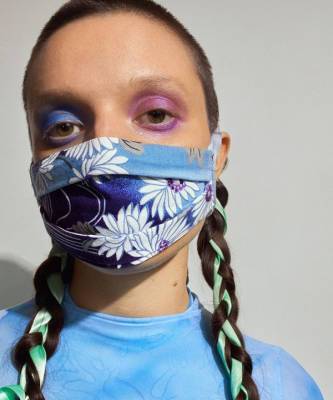 Посткарантинный тренд: макияж под цвет маски - elle.ru