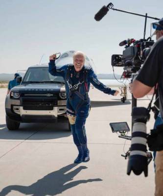 Ричард Брэнсон - Land Rover поддержал первый космический полет Virgin Galactic - elle.ru - штат Нью-Мексико