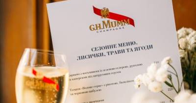 Лисички, трави та ягоди. Сезонне меню в ресторані DOM №10, створене разом з Mumm Champagne - womo.ua