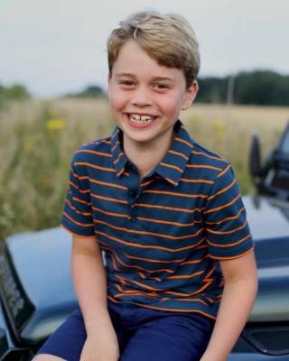 Кейт Миддлтон - принц Уильям - принц Джордж - Принцу Джорджу сегодня исполняется 8 лет: посмотрите на опубликованный портрет в честь этого дня - starslife.ru