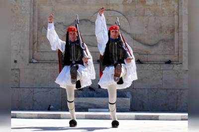 Почему греческие гвардейцы носят юбки и туфли? - porosenka.net - Греция - Афины