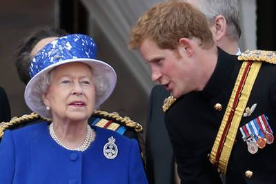 королева Елизавета II (Ii) - принц Гарри - принц Филипп - принц Чарльз - Елизавета Королева - prince Harry - Elizabeth Ii II (Ii) - prince Charles - Королевская семья обеспокоена выходом предстоящих мемуаров принца Гарри: "Он ставит монархию под угрозу" - spletnik.ru - Англия