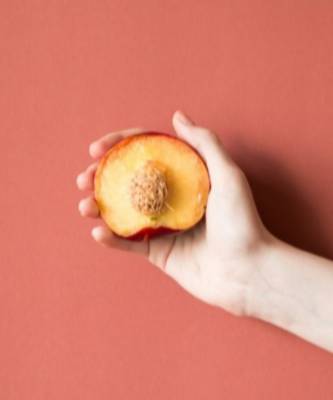 7 чудесных свойств персика: чем он полезен для нашей кожи - elle.ru