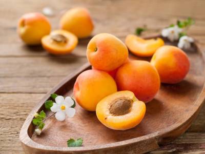 Чем полезны абрикосы и кому можно есть это летнее лакомство? - lifehelper.one