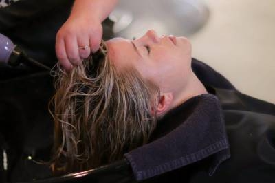 Как освежить волосы, если под рукой нет шампуня: 4 отличных способа - lifehelper.one