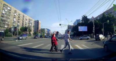 Добрый поступок: таксист из Новосибирска помог растерявшимся старикам - porosenka.net - Новосибирск