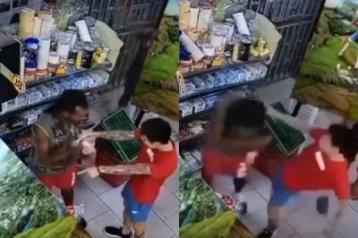 BLM по-азиатски: продавец магазина отпинал ногами чернокожего воришку, укравшего продукты - porosenka.net