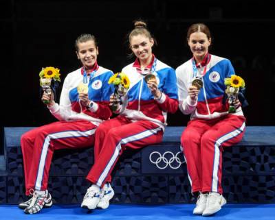 Новости Олимпиады: российские саблистки выиграли зо... - glamour.ru - Токио
