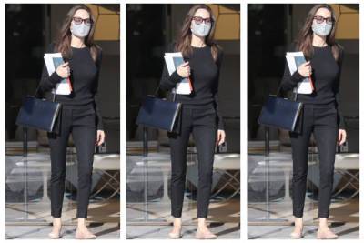 Анджелина Джоли - Анджелина Джоли гуляет по Лос-Анджелесу в образе Ла... - glamour.ru - Лос-Анджелес