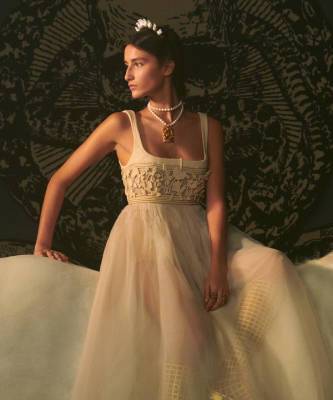 Марья Грация Кьюри - Стриженные перья и черное кружево в кутюрной коллекции Dior. Ее покажут 5 июля, но «одним глазком» можно посмотреть уже сейчас - elle.ru