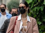 Белла Хадид - Чистый секс: Белла Хадид в самой модной блузе лета 2021 — с вырезами - cosmo.com.ua