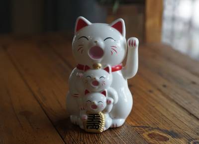Манэки-нэко – кот, приносящий счастье - mur.tv - Япония