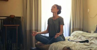 Как медитация помогает уснуть — 5 полезных техник - wmj.ru