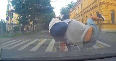Велосипедист соскочил с тротуара прямо под автомобиль - porosenka.net - Санкт-Петербург