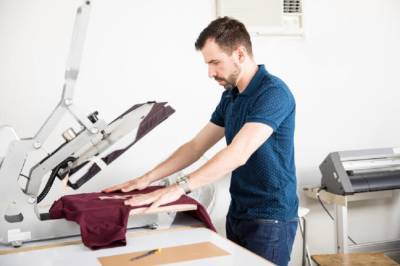 Как печатают рисунки на одежде? - shkolazhizni.ru - Китай