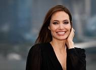 Анджелина Джоли - Сама элегантность: Анджелина Джоли показывает, как выглядят идеальные брюки на осень 2021 - cosmo.com.ua
