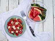 Рецепт дня: легкий салат з кавуном, томатами та фетою - cosmo.com.ua