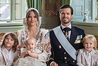 принцесса София - Карл Филипп - Принц Швеции Карл Филипп и принцесса София с детьми на крестинах младшего сына: новые фото - spletnik.ru - Швеция - Стокгольм