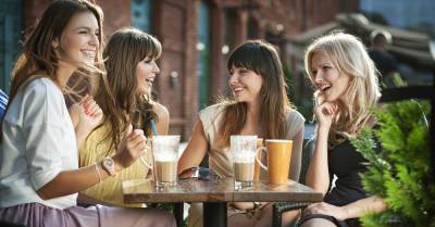 Исследование показало, что россияне ходят в рестораны с друзьями в 10 раз чаще, чем на свидания - wmj.ru