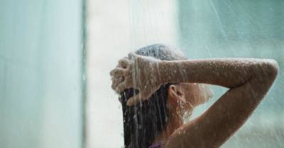 Можно ли мыться ржавой водой — и чего опасаться блондинкам - wmj.ru