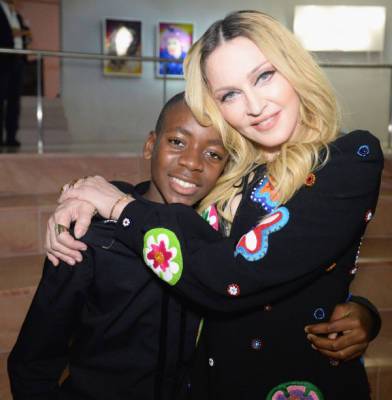 Кажется, что 15-летний сын Мадонны — гей. По крайне... - glamour.ru