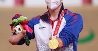 Бывший доставщик еды из России выиграл золото паралимпийской велогонки - wmj.ru - Россия