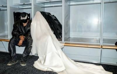 Ким Кардашьян - Канье Уэст - Демна Гвасалия - Ким Кардашьян в свадебном платье посетила презентацию альбома Канье Уэста (ФОТО) - hochu.ua