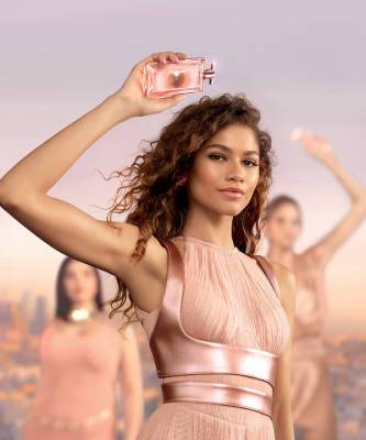 Розовый аромат на лето, который носит Зендая: +1 парфюм Lancôme - elle.ru