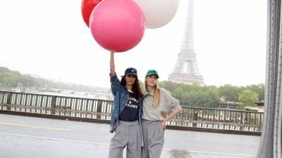 Джейн Биркин - Мечтаем о прогулке по Парижу, как в новом лукбуке Limé - vogue.ru - Париж - Токио