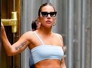 Леди Гага - Небесно-голубой спортивный комплект, в котором хочется ходить не только в зал: показывает Леди Гага - cosmo.com.ua - Нью-Йорк