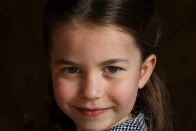Кейт Миддлтон - принц Уильям - Джордж - принцесса Шарлотта - Трогательно до слез: опубликовано новое фото принцессы Шарлотты - 7days.ru