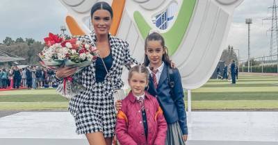 Ксения Бородина - Ксения Бородина проводила детей в школу в костюме за 326 000 рублей - wmj.ru
