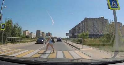 Водитель из Смоленска чуть не сбил девушку на «зебре» и вдобавок обматерил её - porosenka.net - Смоленск