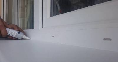 Как заделать шов между подоконником и пластиковым окном, чтобы он не трескался и не желтел - novate.ru
