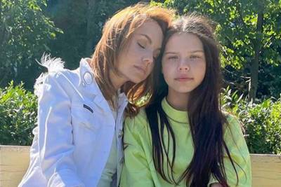 Ксения Собчак - Певица МакSим опубликовала новые снимки с дочерьми - spletnik.ru