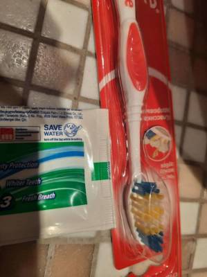 Что означают цветные полоски на тюбике с зубной пастой: ответить смогут только опытные хозяйки - lifehelper.one